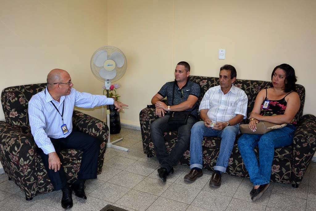 Donación de equipamiento informático que contribuirá al trabajo de los profesores y estudiantes de la Universidad de Holguín, de conjunto con los gobiernos municipales, para el desarrollo local y territorial. UHO FOTO/Luis Ernesto Ruiz Martínez.