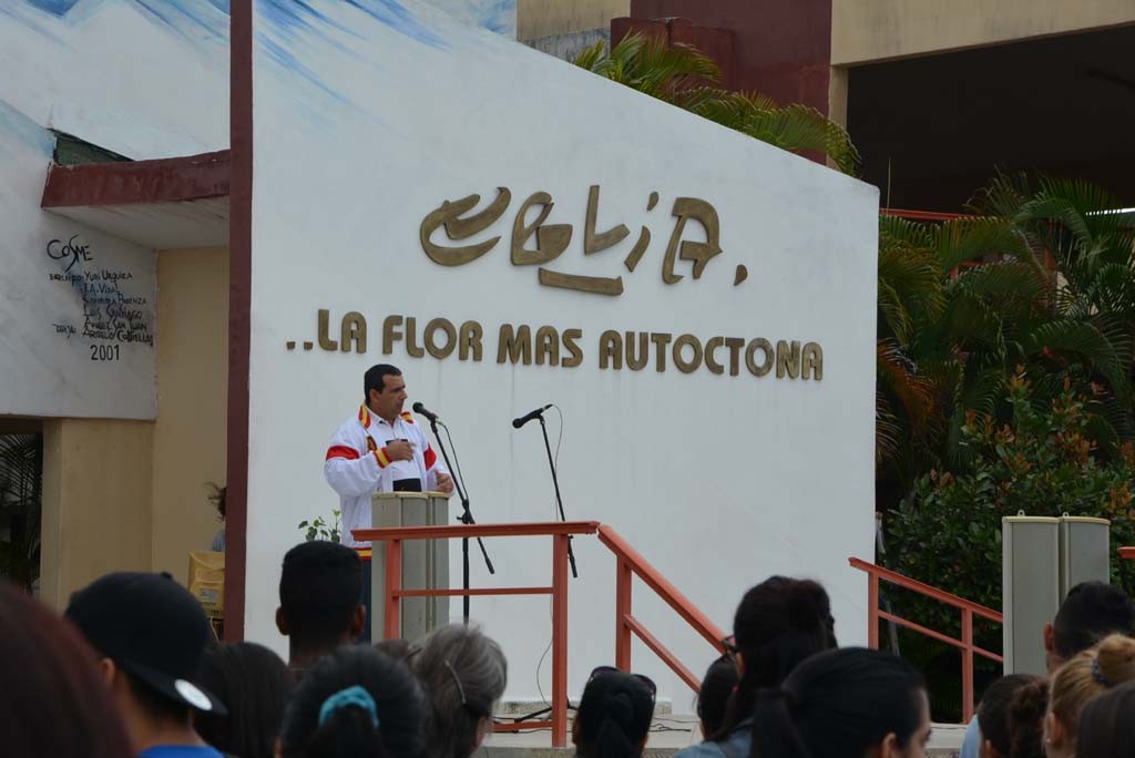 Homenaje de estudiantes y trabajadores de la Universidad de Holguín a Celia Sánchez Manduley en el aniversario 37 de su desaparición física. Efectuado el 11 de enero de 2017. UHO FOTO/Luis Ernesto Ruiz Martínez.