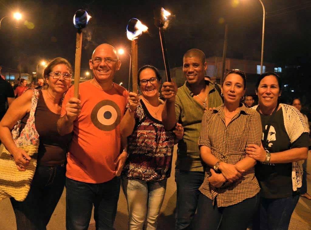 Desfile de las antorchas en Holguín como homenaje al 164 aniversario del natalicio de José Martí. Efectuada el 27 de enero 2017. UHO FOTO/Yudith Rojas Tamayo.