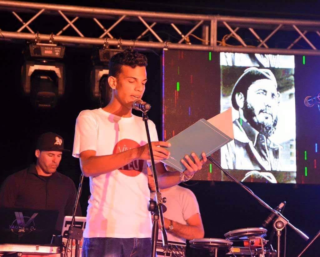 Desfile de las antorchas en Holguín como homenaje al 164 aniversario del natalicio de José Martí. Efectuada el 27 de enero 2017. UHO FOTO/Yudith Rojas Tamayo.
