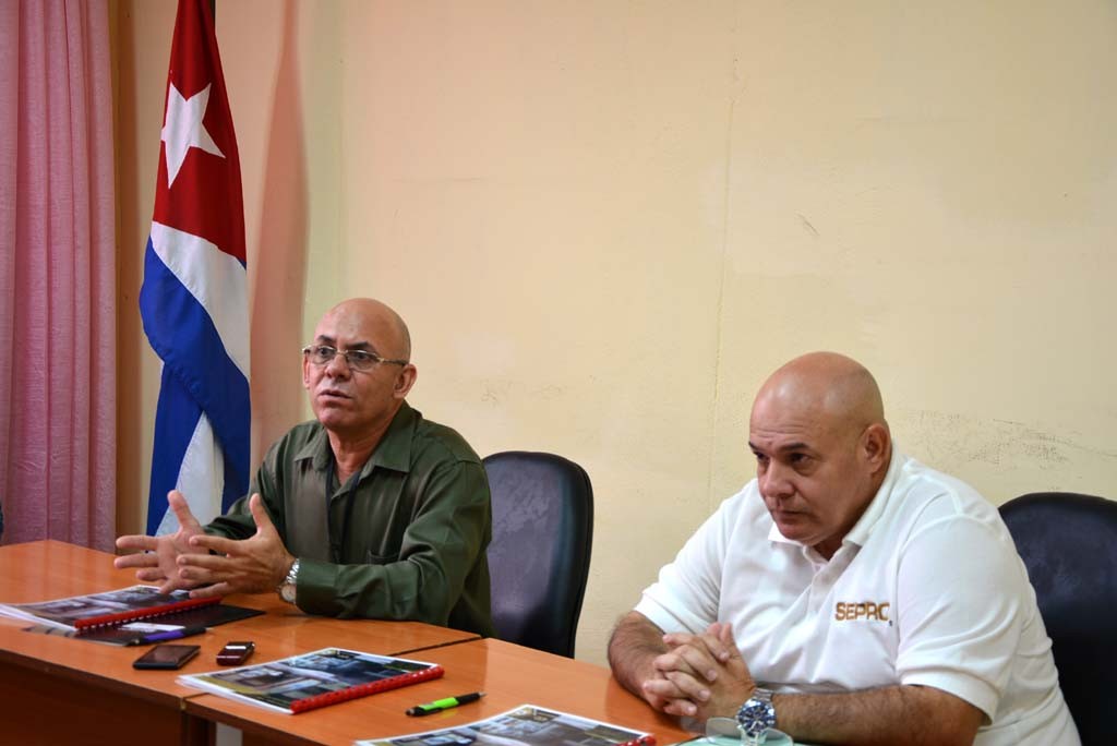 Diferentes serán las actividades a realizar, a partir de lo pautado en el Convenio de Trabajo firmado entre la Universidad de Holguín y SEPRO. Desarrollado en la Sede "Celia Sánchez Manduley" el 11 de enero de 2017. UHO FOTO/Yudith Rojas Tamayo
