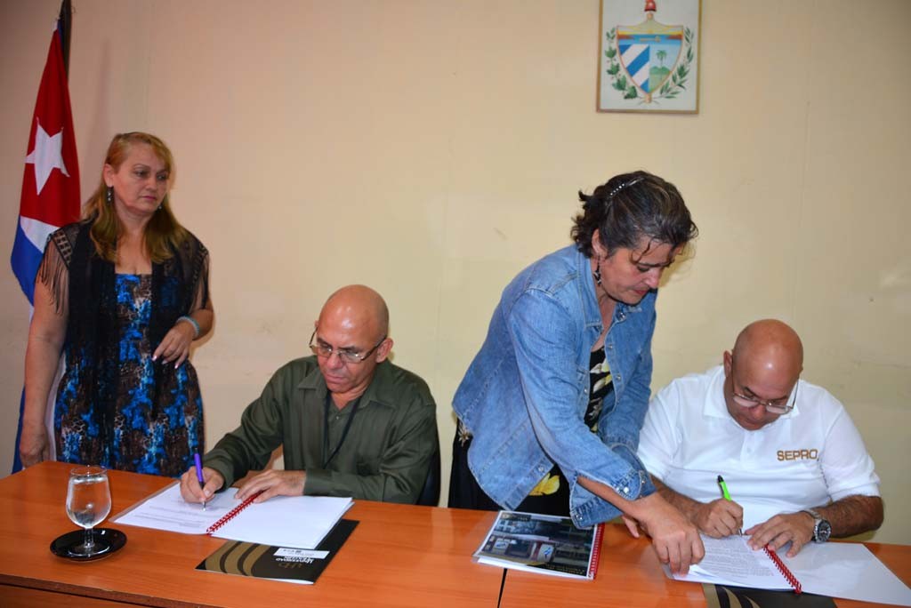 Firma del Convenio de Trabajo entre la Universidad de Holguín y SEPRO. Desarrollado en la Sede "Celia Sánchez Manduley" el 11 de enero de 2017. UHO FOTO/Yudith Rojas Tamayo