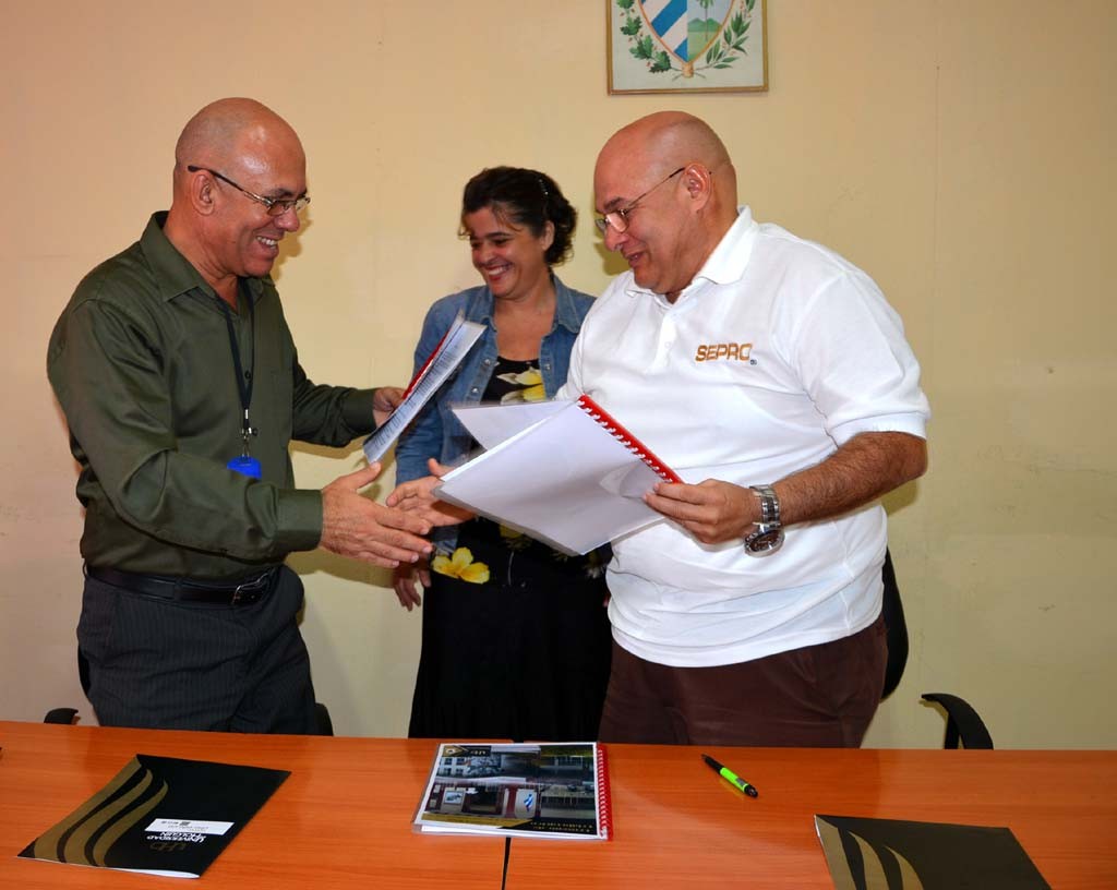 Firma del Convenio de Trabajo entre la Universidad de Holguín y SEPRO. Desarrollado en la Sede "Celia Sánchez Manduley" el 11 de enero de 2017. UHO FOTO/Yudith Rojas Tamayo