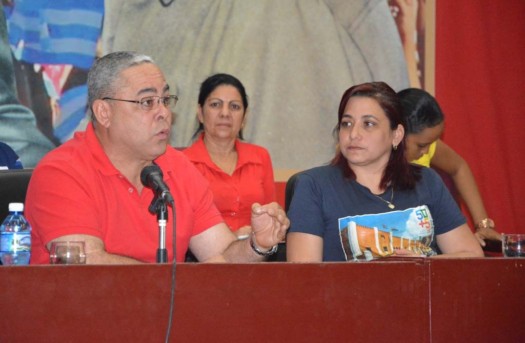 El Primer Secretario del Partido en la provincia intercambió con los jóvenes, haciendo énfasis en la importancia de transformar su comité de base con ideas frescas.