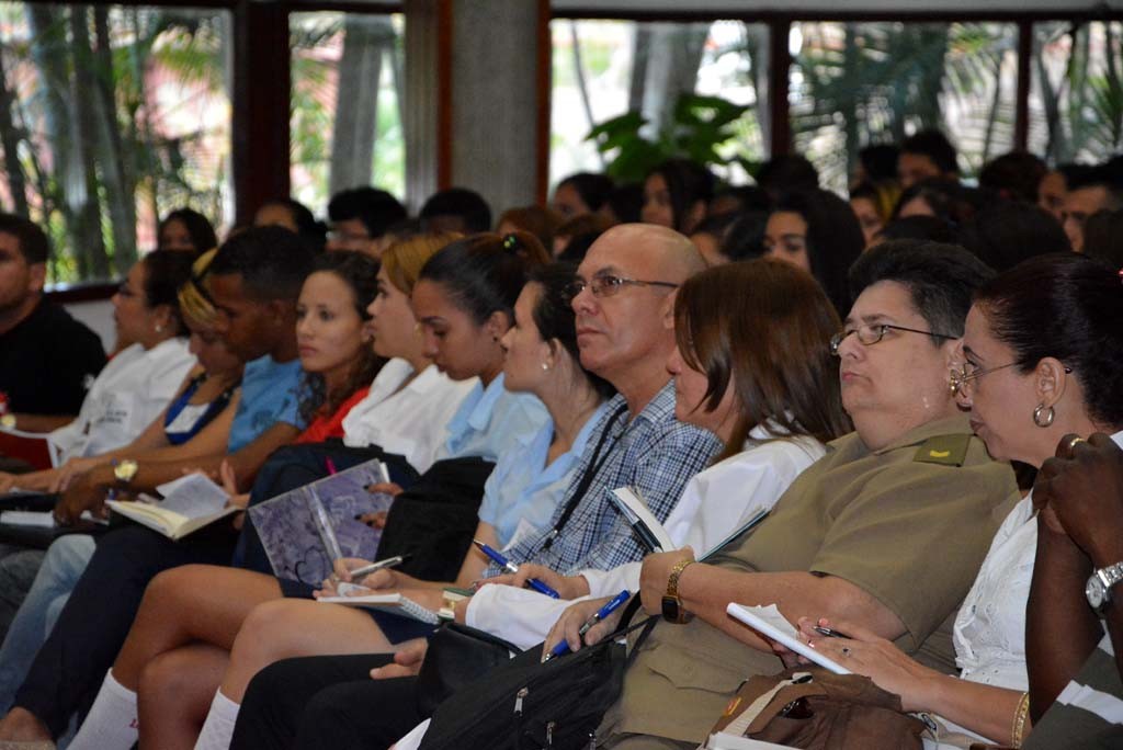 Los jóvenes estuvieron acompañados por sus líderes estudiantiles y los directivos de sus centros educacionales.