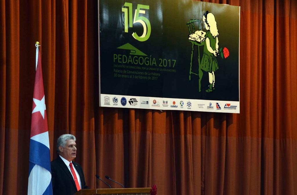 Miguel Díaz-Canel Bermúdez (C), miembro del Buró Político del Comité Central del Partido Comunista de Cuba (BP PCC), y Primer Vicepresidente de los Consejos de Estado y de Ministros, durante su intervención en la clausura del Congreso Internacional Pedagogía 2017, en el Palacio de Convenciones, en La Habana, el 3 de febrero de 2017.  ACN   FOTO/Marcelino VÁZQUEZ HERNÁNDEZ