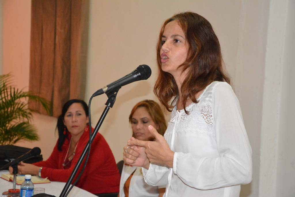 Nayla Leyva Rodríguez, Primera Secretaria de la UJC en Holguín, participa en el intercambio de estudiantes y trabajadores con Galina Galcerán Chacón, Diputada a la Asamblea Nacional del Poder Popular y Directora del Hospital Pediátrico de Holguín, y con Yudith Laura Ferreiro Fuentes, Delegada a la Asamblea Provincial y Decana de la Facultad de Educación Infantil, Psicopedagogía y Arte de la Universidad de Holguín, el 14 de febrero de 2017. UHO FOTO/Luis Ernesto Ruiz Martínez