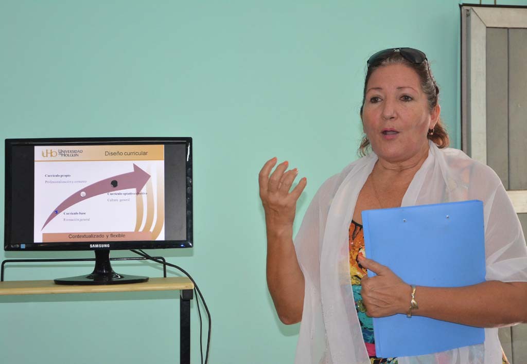 Defensa pública para la aprobación del Plan de Estudio E correspondiente a la carrera Pedagogía Psicología. Desarrollado en la sede José de la Luz y Caballero, el 07 de febrero de 2017. Foto: Yudith Rojas Tamayo.