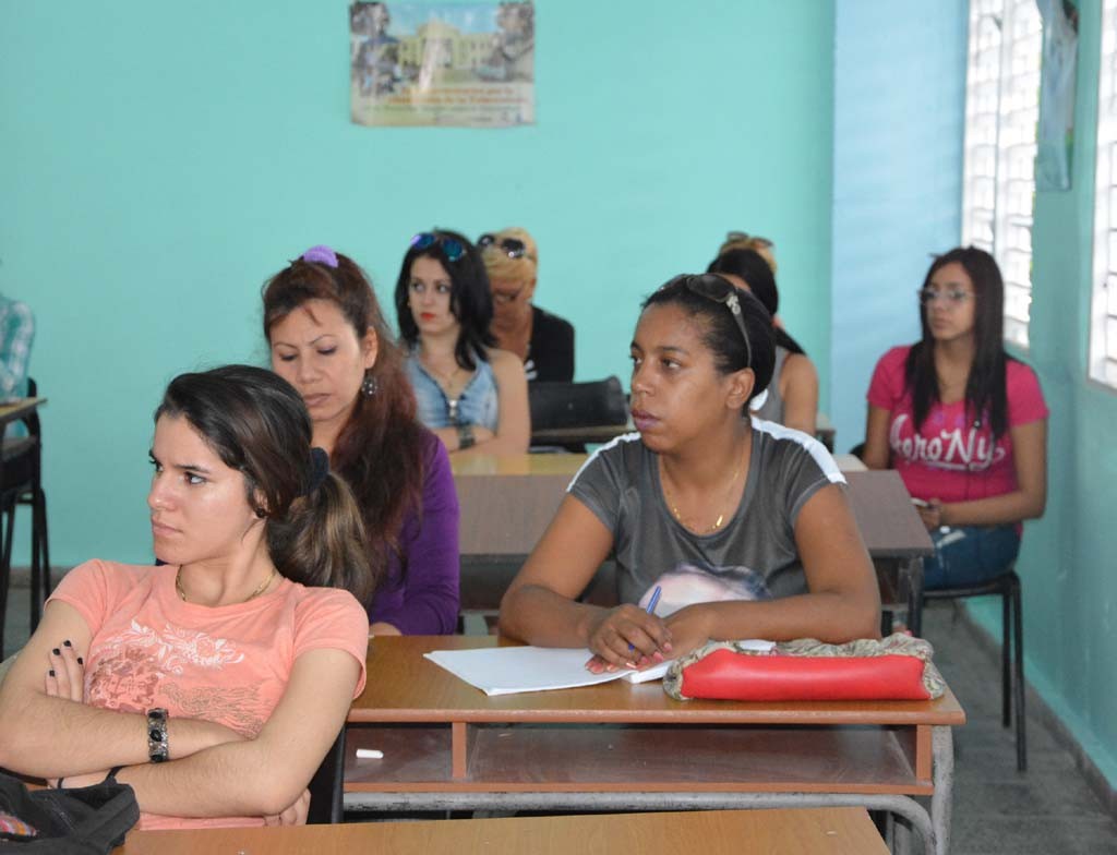 Defensa pública para la aprobación del Plan de Estudio E correspondiente a la carrera Pedagogía Psicología. Desarrollado en la sede José de la Luz y Caballero, el 07 de febrero de 2017. Foto: Yudith Rojas Tamayo.