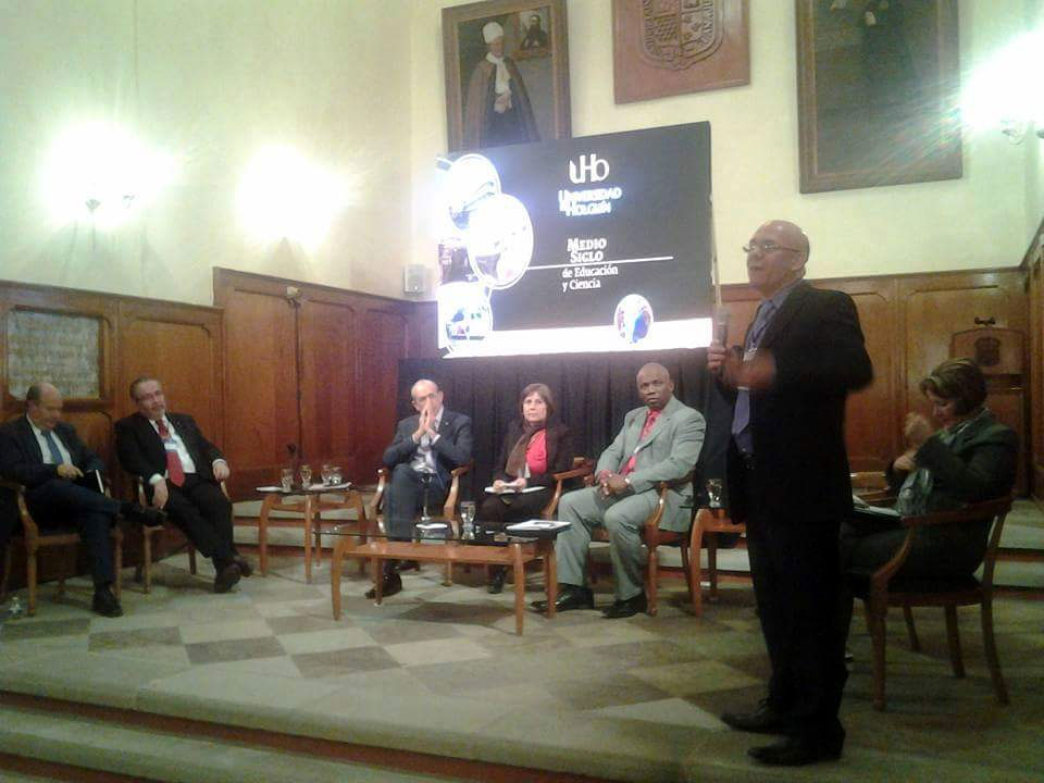 El Dr. C. Reynaldo Velázquez Zaldívar, Rector, presenta experiencias de Medio Siglo de Educación y Ciencia en la UHO.