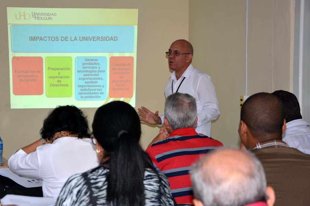 Intercambio con el Luis Antonio Torres Iríbar, Primer Secretario del PCC en Holguín. Desarrollado en la Sede "Oscar Lucero Moya" el 31 de enero de 2017. UHO FOTO/Yudith Rojas Tamayo