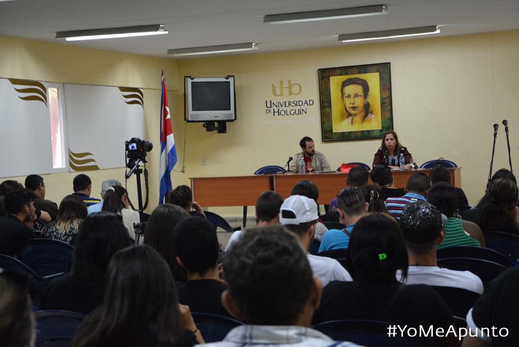 Rosa Miriam Elizalde y David Vázquez durante la Conferencia inaugural de Apunto. UHO FOTO/Yusmel Pérez.