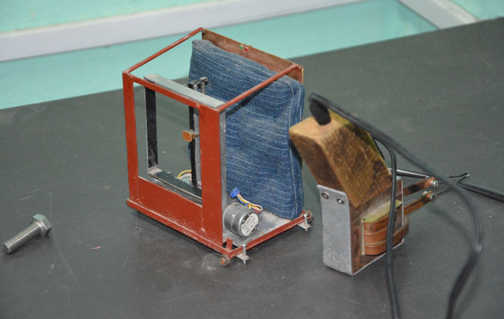 Prototipo a pequeña escala del equipo de diagnóstico y entrenamiento de lanzadores de Béisbol. UHO/Foto: Yudith Rojas Tamayo