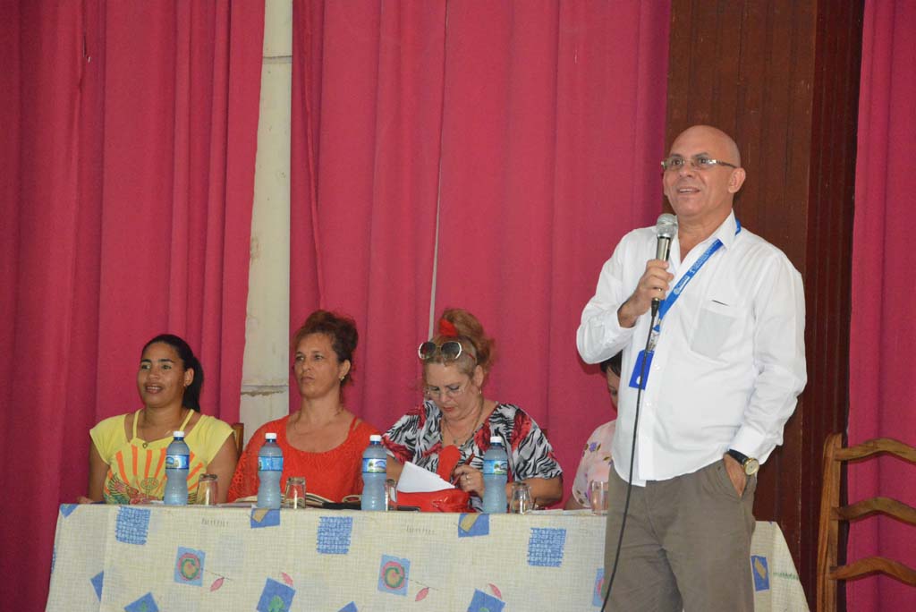 El Dr. C. Reynaldo Velázquez Zaldívar, rector de la Universidad de Holguín anunció los nuevos cambios en la estructura del centro. Desarrollado en la sede José de la Luz y Caballero, el 30 de mayo de 2017. Foto/UHo: Yudith Rojas Tamayo