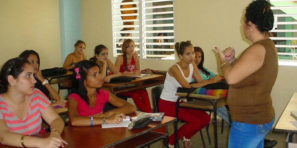 Los estudiantes regresan a las aulas de la Universidad de Holguín tras el paso del Huracán Irma por Cuba. UHO FOTO/Francisco Rojas González.