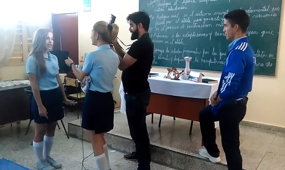Conocer de primera mano los detalles de las carreras relacionadas con la Cultura Física fue uno de los propósitos de las Puertas Abiertas, en la que una de sus estudiantes puso en práctica sus conocimientos. Desarrollado en la sede Manuel Fajardo, el 18 de octubre de 2017. Foto:Torralbas-UHO