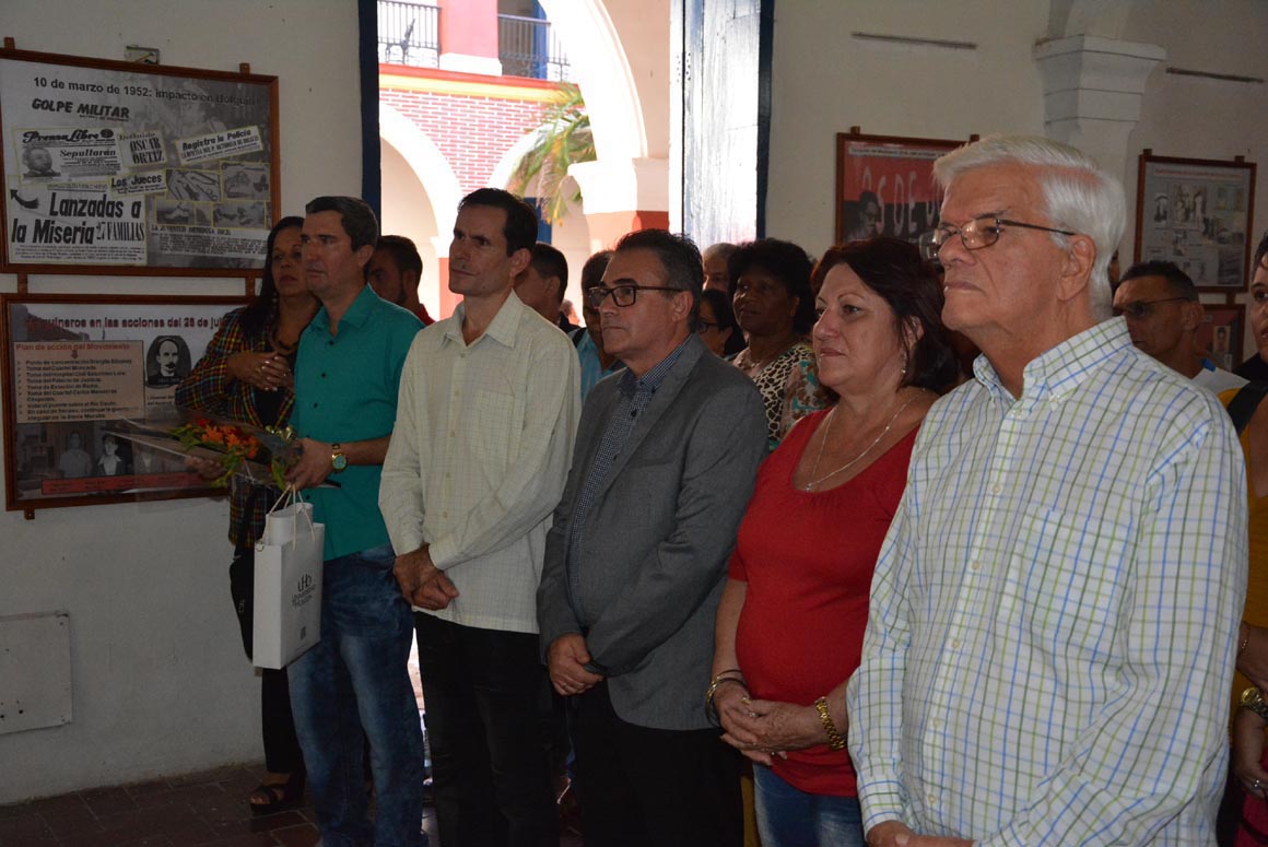 Acto solemne de entrega de la Categoría Docente Especial de Profesor Invitado al Dr. Cs. Luis Velázquez Pérez, Director del Centro de Investigación y Rehabilitación de las Ataxias Hereditarias (CIRAH), desarrollado en el Salón de las Banderas en La Periquera, el 4 de diciembre de 2017. UHO FOTO/Luis Ernesto Ruiz Martínez.