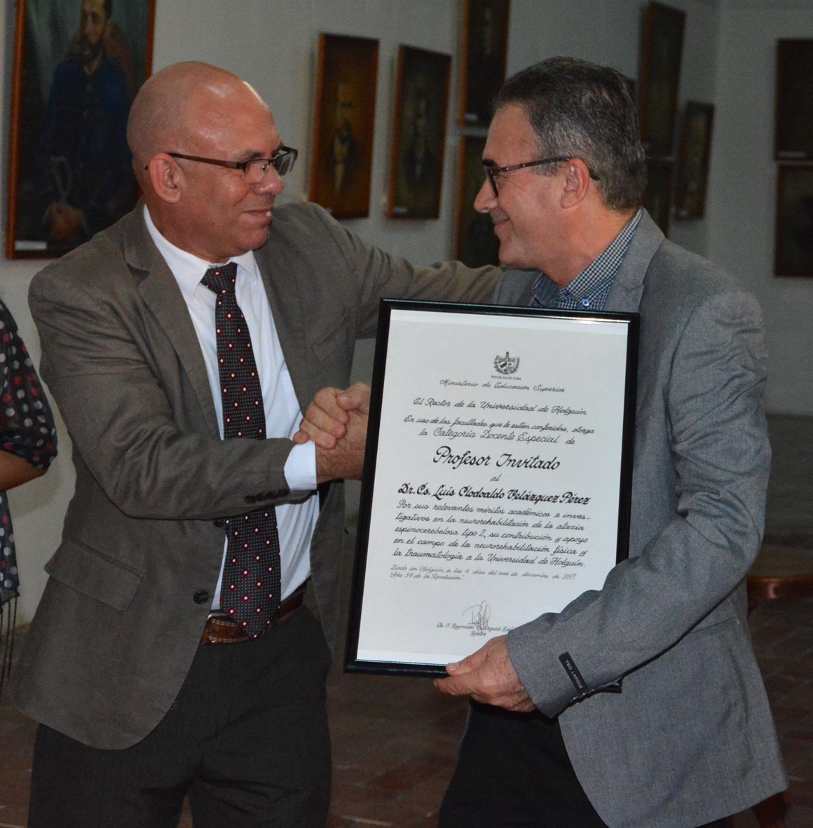 Acto solemne de entrega de la Categoría Docente Especial de Profesor Invitado al Dr. Cs. Luis Velázquez Pérez, Director del Centro de Investigación y Rehabilitación de las Ataxias Hereditarias (CIRAH), desarrollado en el Salón de las Banderas en La Periquera, el 4 de diciembre de 2017. UHO FOTO/Luis Ernesto Ruiz Martínez.