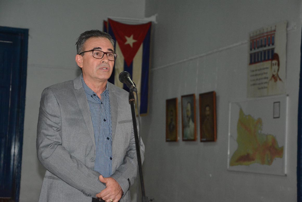 Acto solemne de entrega de la Categoría Docente Especial de Profesor Invitado al Dr. Cs. Luis Velázquez Pérez, Director del Centro de Investigación y Rehabilitación de las Ataxias Hereditarias (CIRAH), desarrollado en el Salón de las Banderas en La Periquera, el 4 de diciembre de 2017. UHO FOTO/Luis Ernesto Ruiz Martínez.