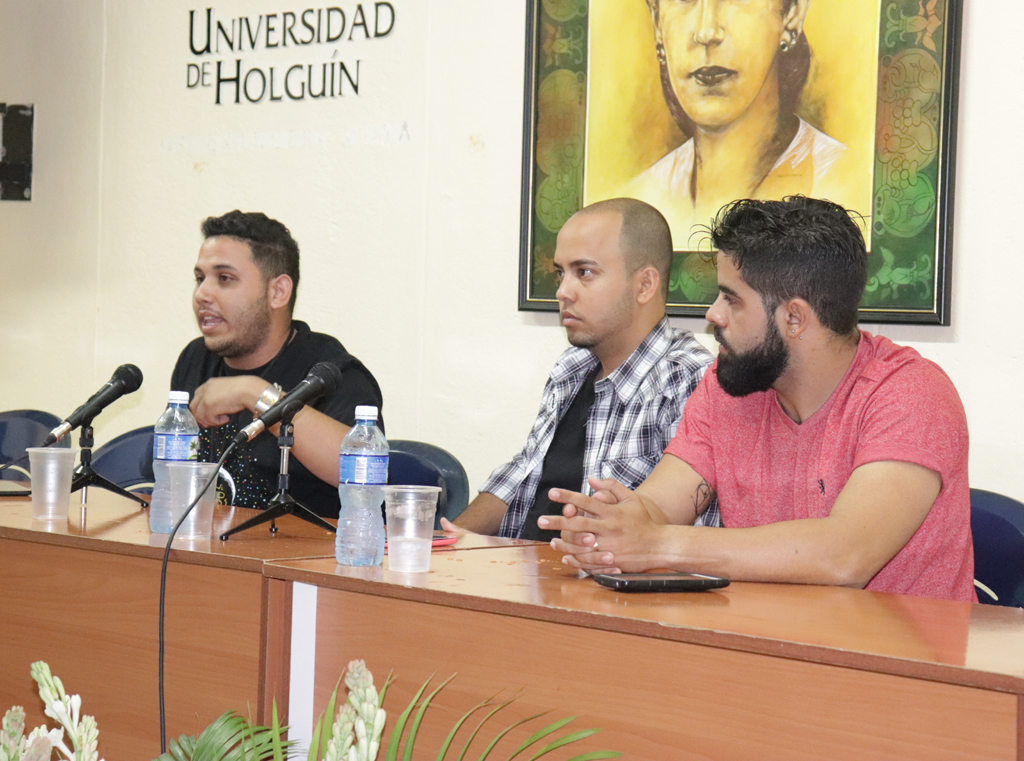Comenzaron las jornadas de la tercera edición del evento Apunto, un encuentro que aúna a estudiantes y profesores de todo el país interesados en dialogar sobre cómo perfeccionar la profesión. Desarrollado en la Sede "Celia Sánchez Manduley", el 05 de abril de 2018. UHO FOTO/Yudith Rojas Tamayo