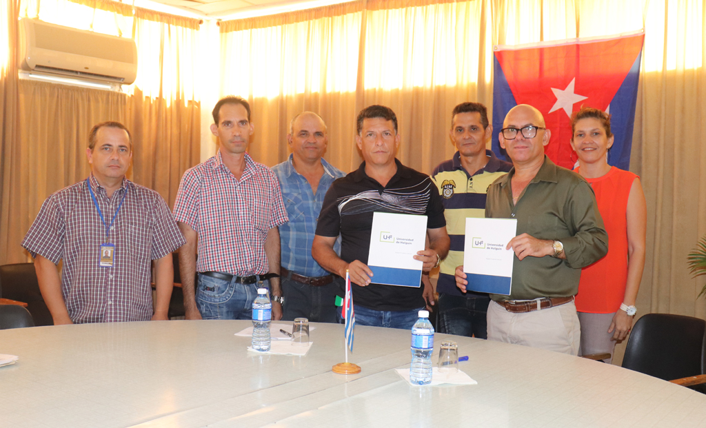 Como parte de las acciones de cooperación entre empresas e instituciones del territorio, se firmó un convenio de trabajo entre la Empresa Agropecuaria Guatemala y la Universidad de Holguín. Desarrollado en la Sede "José de la Luz y Caballero", el 14 de mayo de 2018. UHO FOTO/Yudith Rojas Tamayo