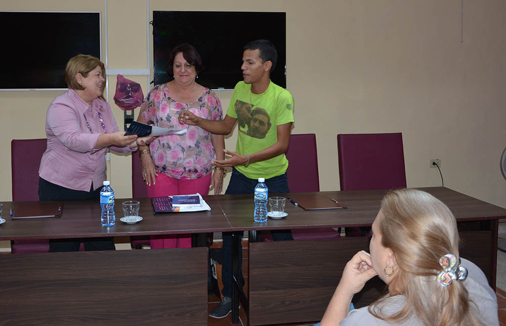 Firma de Convenio de cooperación entre la Fiscalía provincial y la Universidad de Holguín. Foto.DIRCOM-UHo