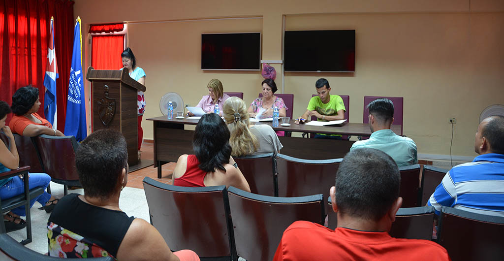 Firma de Convenio de cooperación entre la Fiscalía provincial y la Universidad de Holguín. Foto.DIRCOM-UHo