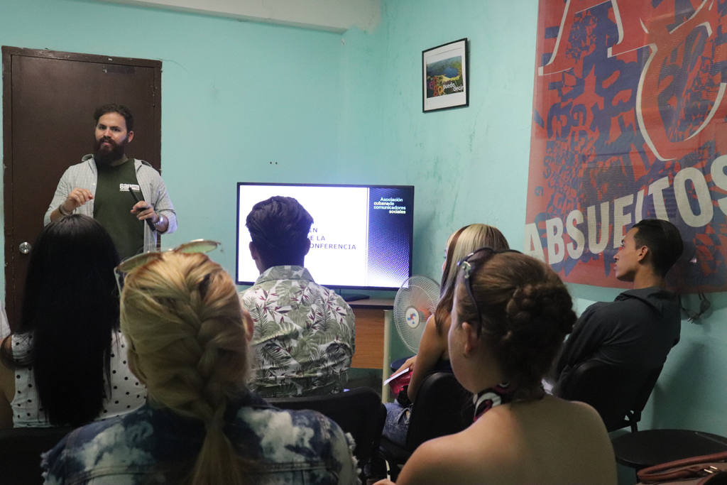 Conocer de primera mano los detalles que caracterizan el trabajo de la ACCS en Holguín fue uno de los propósitos de las Puertas Abiertas. Desarrollado en la ACCS en Holguín, el 27 de septiembre de 2018. Foto:Yudith Rojas Tamayo-UHO