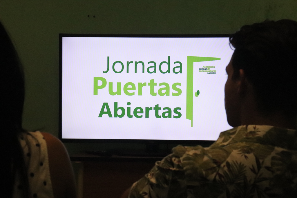 Conocer de primera mano los detalles que caracterizan el trabajo de la ACCS en Holguín fue uno de los propósitos de las Puertas Abiertas. Desarrollado en la ACCS en Holguín, el 27 de septiembre de 2018. Foto:Yudith Rojas Tamayo-UHO