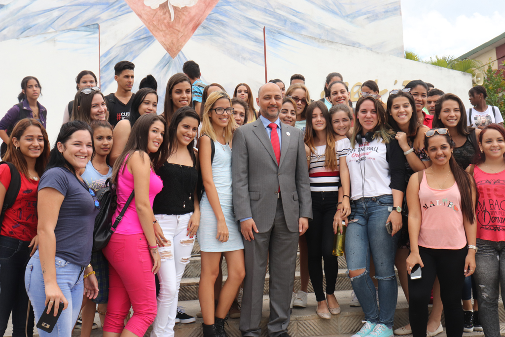 Estudiantes y profesores sostuvieron un intercambio con el Excmo Embajador de Emiratos Árabes Unidos en Cuba. Desarrollado en la sede Celia Sánchez Manduley, el 03 de octubre de 2018-UHO/Foto: Yudith Rojas Tamayo