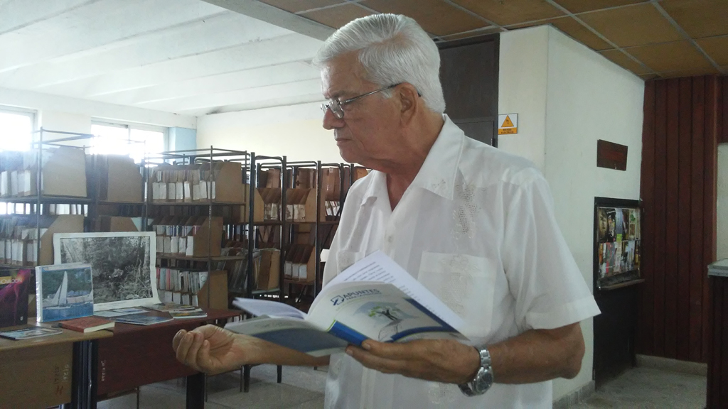 Presentación del libro "Apuntes para la historia de la Universidad en Holguín", por el Dr.C. Roberto Rodríguez Córdova. Desarrollado en la sede Oscar Lucero Moya, el 05 de dciembre de 2018-UHO/Foto: Yudith Rojas Tamayo