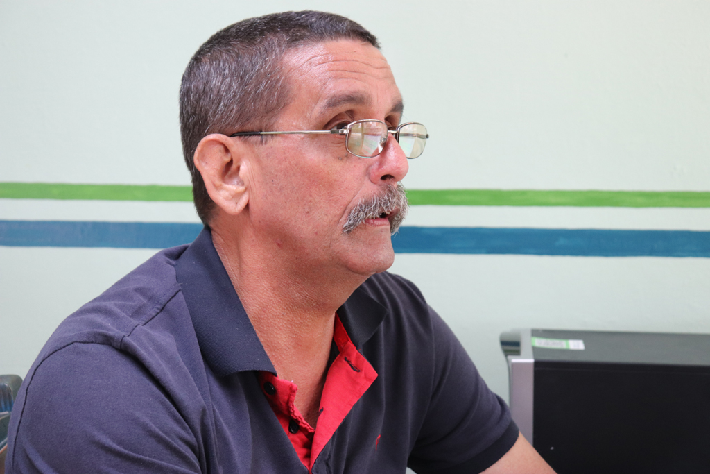 El servicio de reservación es únicamente para los estudiantes, profesores y trabajadores de la Universidad, refirió Carlos Pino Céspedes, coordinador. Desarrollado en la sede Oscar Lucero Moya, el 30 de enero de 2019. Foto: Yudith Rojas Tamayo/UHo