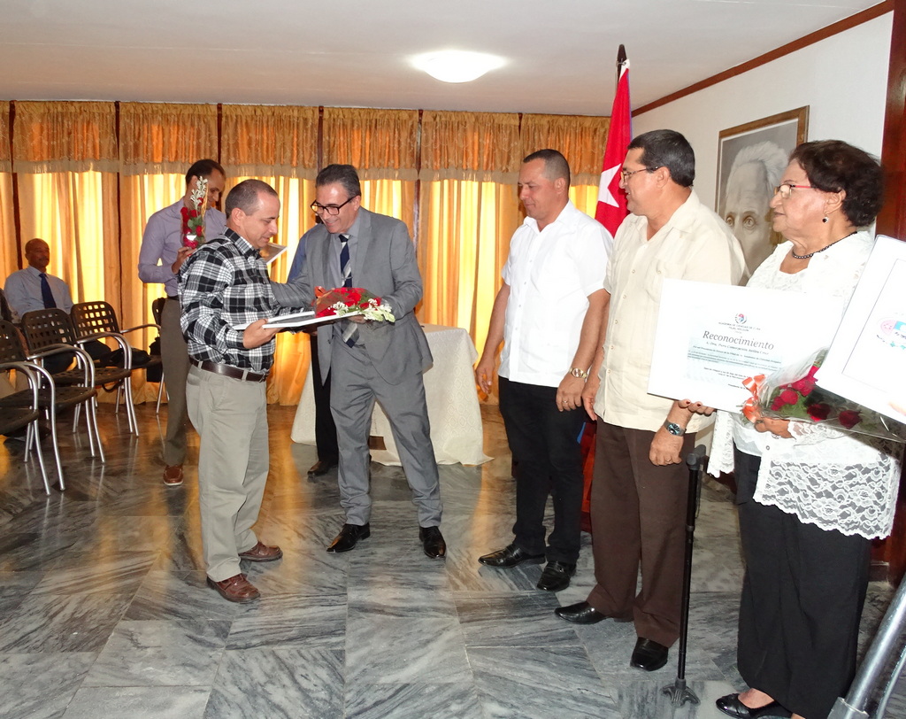 Acto de constitución de la filial de la Academia de Ciencias de Cuba en Holguín realizado en la Plaza de la Revolución Calixto García con presencia del Dr. C. Luis Velázquez Pérez, Presidente de la Academia de Ciencias de Cuba.