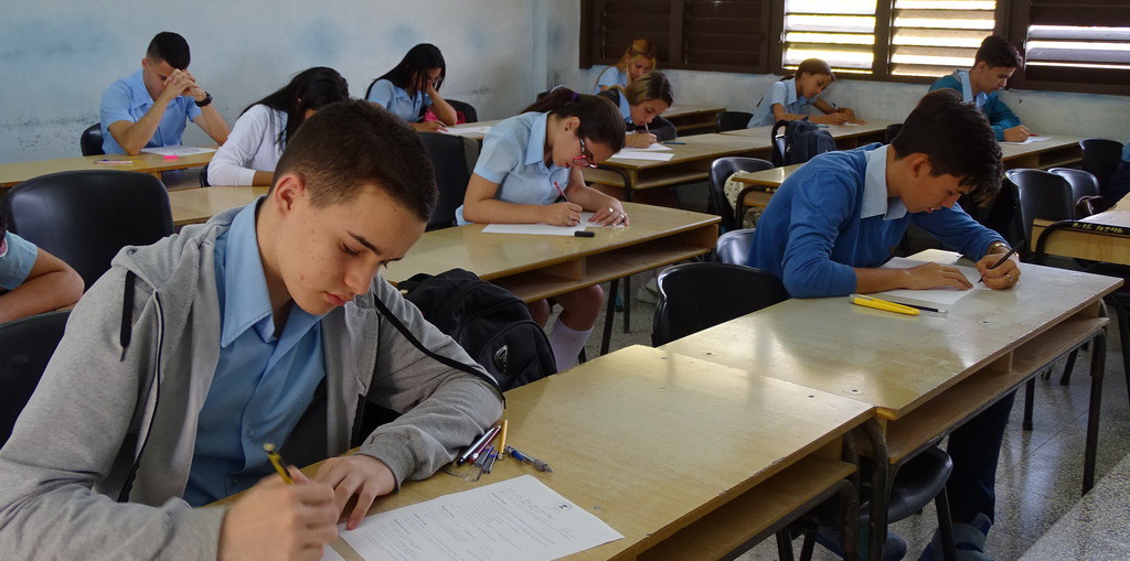 V edición de la Olimpiada de Matemática Número Pi, desarrollada en la sede Oscar Lucero de la Universidad de Holguín