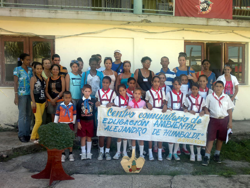 La Dirección Provincial del municipio Frank País constituyó el Centro Comunitario de Educación Ambiental. Desarrollado en el municipio Frank País el 26 de octubre de 2015. UHO FOTO/Indiana P. Majendié