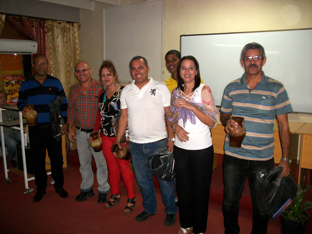 Cuatro de los cinco delegados que representarán a la Universidad de Holguín en la I Conferencia Nacional del Sindicato, a celebrarse los días 3, 4 y 5 de diciembre en el Palacio de las Convenciones fueron despedidos oficialmente por miembros del Consejo de Dirección, así como por profesores e invitados del centro. Sede "Manuel Fajardo", 30 de noviembre de 2015. UHO FOTO/Luis Ernesto Ruiz Martínez