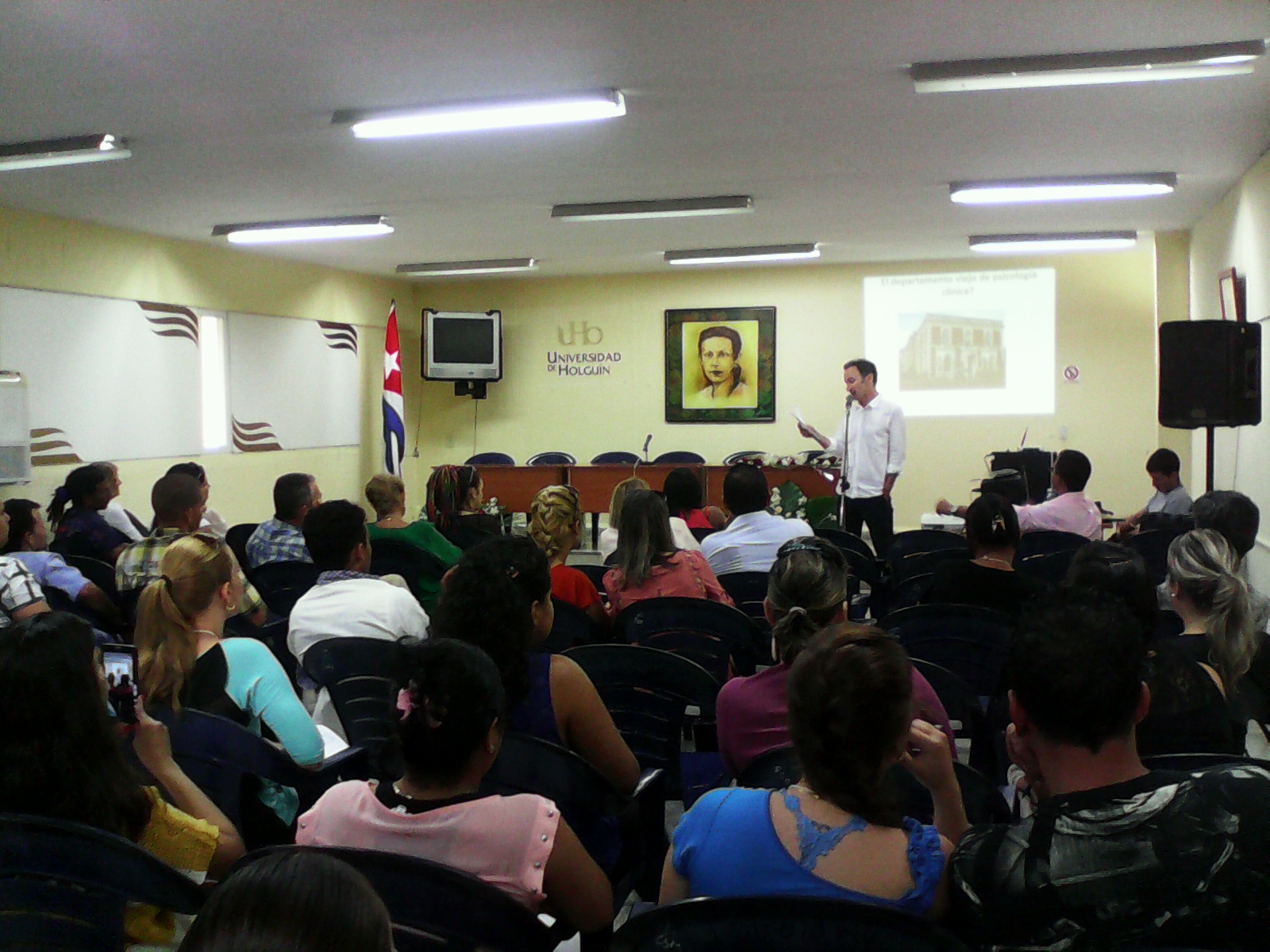 El Dr.C Stephen J. Melluish, al concluir su presentación en la jornada final de Psicología Aplicada (PSICAP 2016). Foto/Yudith Rojas Tamayo