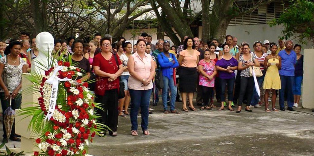 Homenaje a José Martí por el 122 aniversario de su caída en combate. UHO FOTO/Francisco Rojas González.