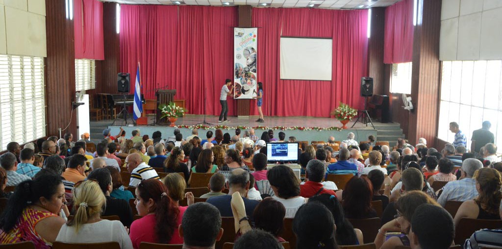 Acto de fin del curso escolar 2016-2017, efectuado en el teatro de la sede José de la Luz y Caballero, de la Universidad de Holguín. UHO FOTO/Luis Ernesto Ruiz Martínez.