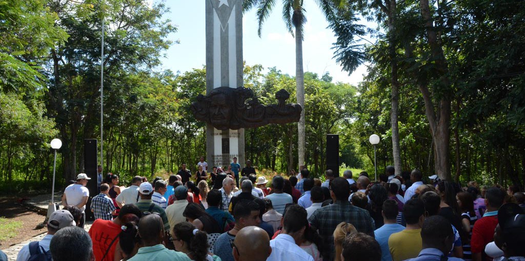 Acto de inicio del curso escolar 2017-2018 en la Universidad de Holguín. Efectuado en el Monumento a Lucía Iñíguez en la Plaza de la Revolución. UHO FOTO/Luis Ernesto Ruiz Martínez.