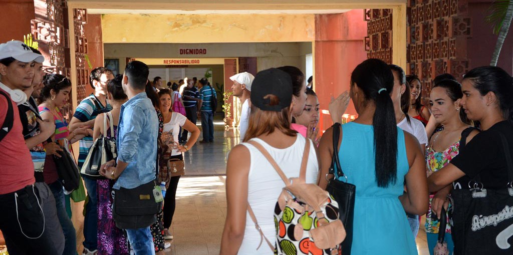 Los estudiantes regresan a la Universidad de Holguín. UHO FOTO/Luis Ernesto Ruiz Martínez-Dircom.