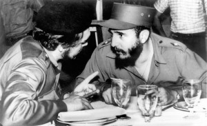 Despedida ofrecida por Fidel Castro al Che antes de la partida a un extenso recorrido por naciones africanas y asiáticas. La Habana 12 de junio de 1959