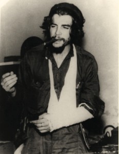 En Cabaiguán después de fracturarse el brazo izquierdo durante el ataque a ese poblado. 22 de diciembre de 1958