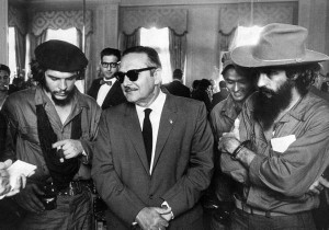Los Comandantes Ernesto Guevara y Camilo Cienfuegos, conversan con el Presidente de la República Dr. Manuel Urrutia Lleó en el Palacio Presidencial. Enero de 1959