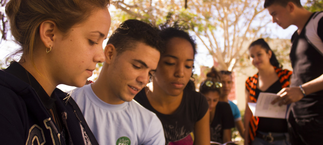 Nuestros estudiantes hacen suya la cotidianidad universitaria. Universidad de Holguín. Foto/Torralbas