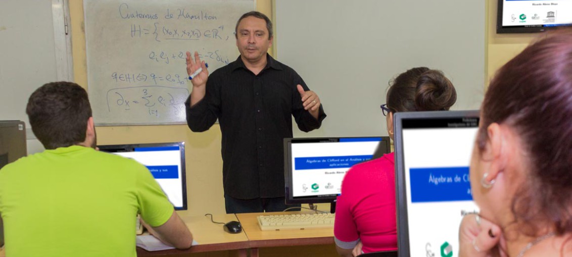 El Dr. Cs. Ricardo Abreu es uno de los profesores que prestigia la Carrera Licenciatura en Matemáticas.