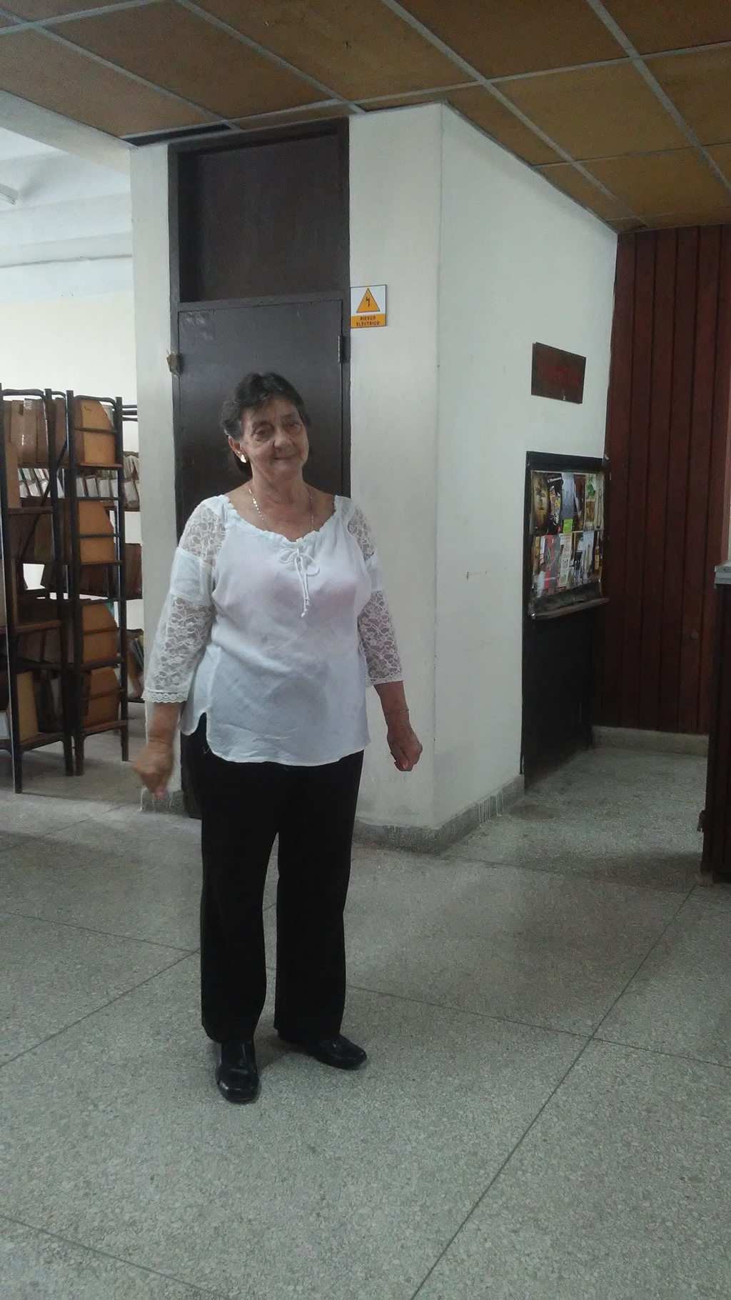 Emotivo encuentro entre la sobrina de Oscar Lucero Moya y los participantes del Café Literario. Desarrollado en la sede Oscar Lucero Moya, el 05 de dciembre de 2018-UHO/Foto: Yudith Rojas Tamayo