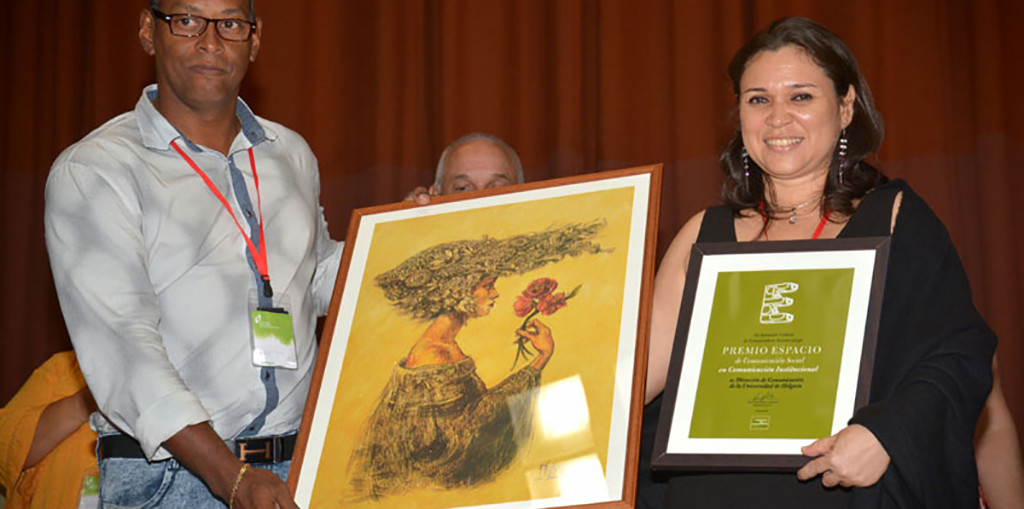La Universidad de Holguín recibe el Premio Espacio, en la categoría de Comunicación Institucional, otorgado por la Asociación Cubana de Comunicadores Sociales (ACCS) durante la clausura del VI Festival Nacional de Comunicación, en el Palacio de Convenciones de La Habana, Cuba, el 27 de junio de 2019. ACN FOTO/Juan Pablo CARRERAS