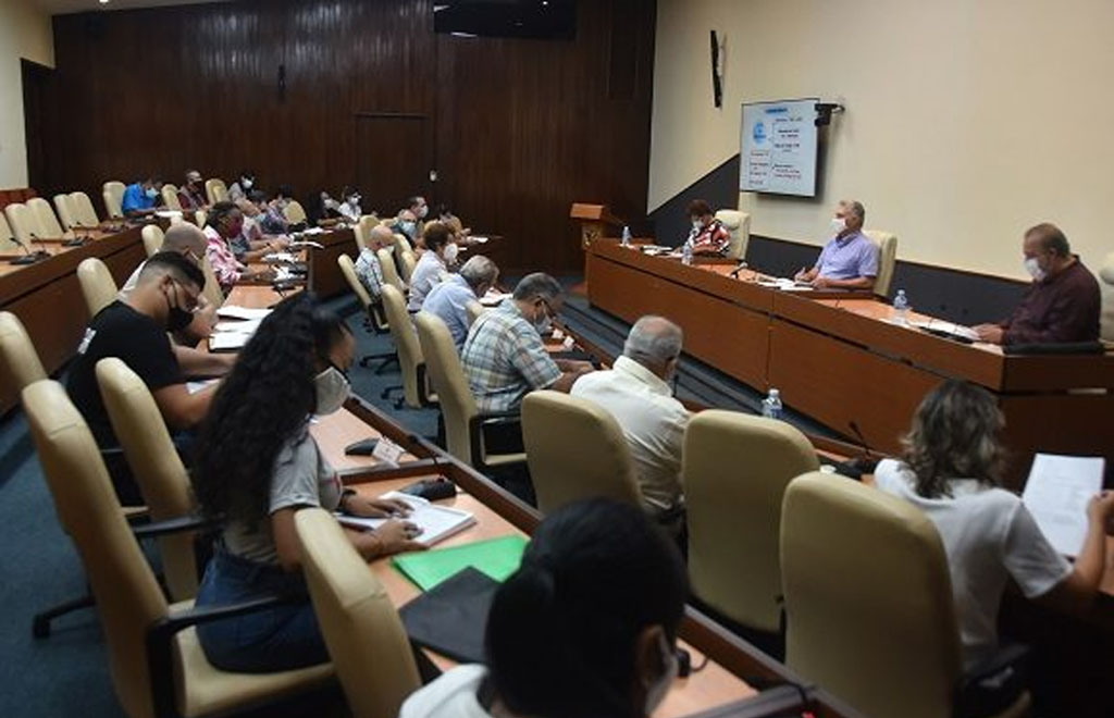 El presidente de la República y el primer ministro chequearon este jueves los preparativos del reinicio del curso escolar en la mayoría del país. Foto: Estudios Revolución