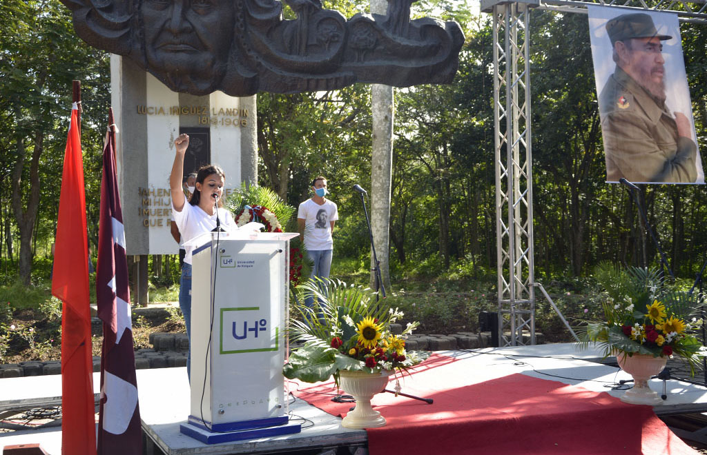Homenaje de la Universidad de Holguín al Comandante en Jefe de la Revolución Cubana Fidel Castro Ruz, en el cuarto aniversario de su desaparición física. UHo FOTO/Luis Ernesto Ruiz Martínez
